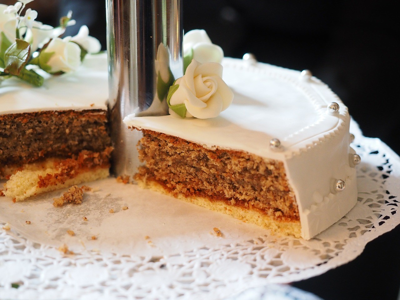 Sending your wedding cake abroad